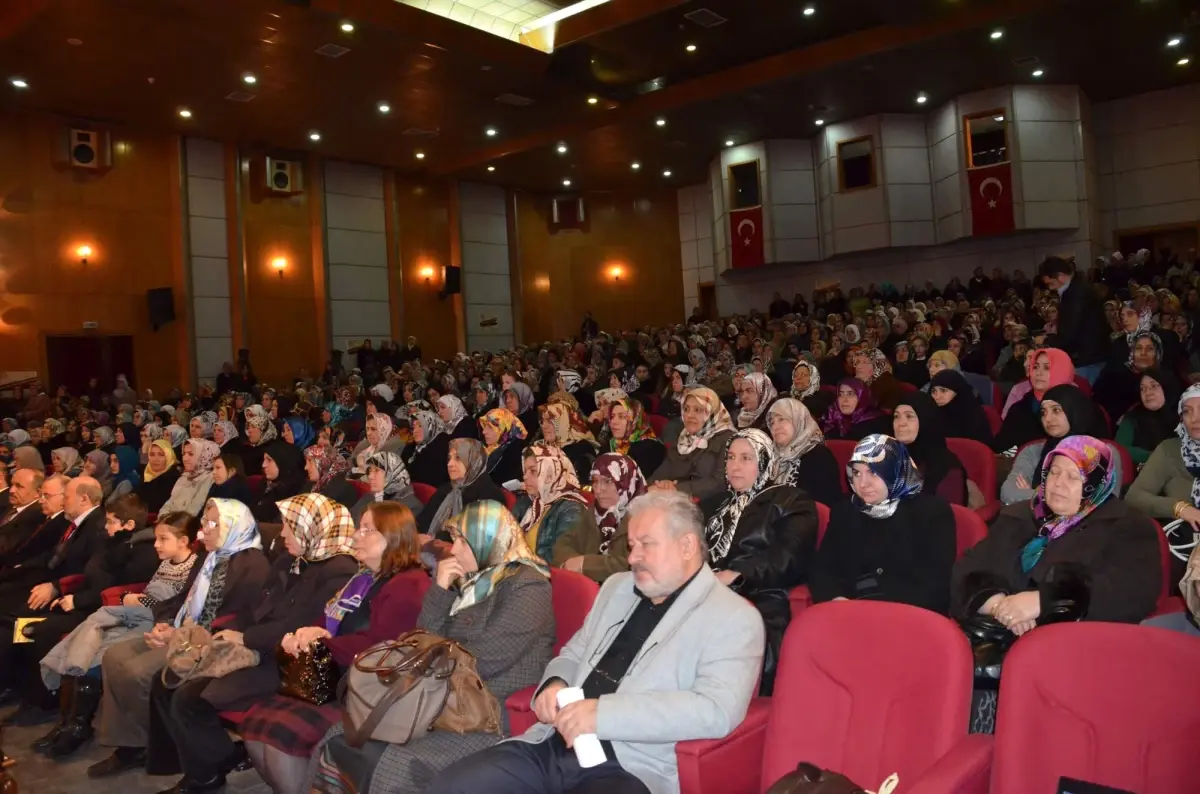 'Sağlıklı Birey, Mutlu Aile ve Huzurlu Toplum' Konulu Seminer Büyük İlgi Gördü