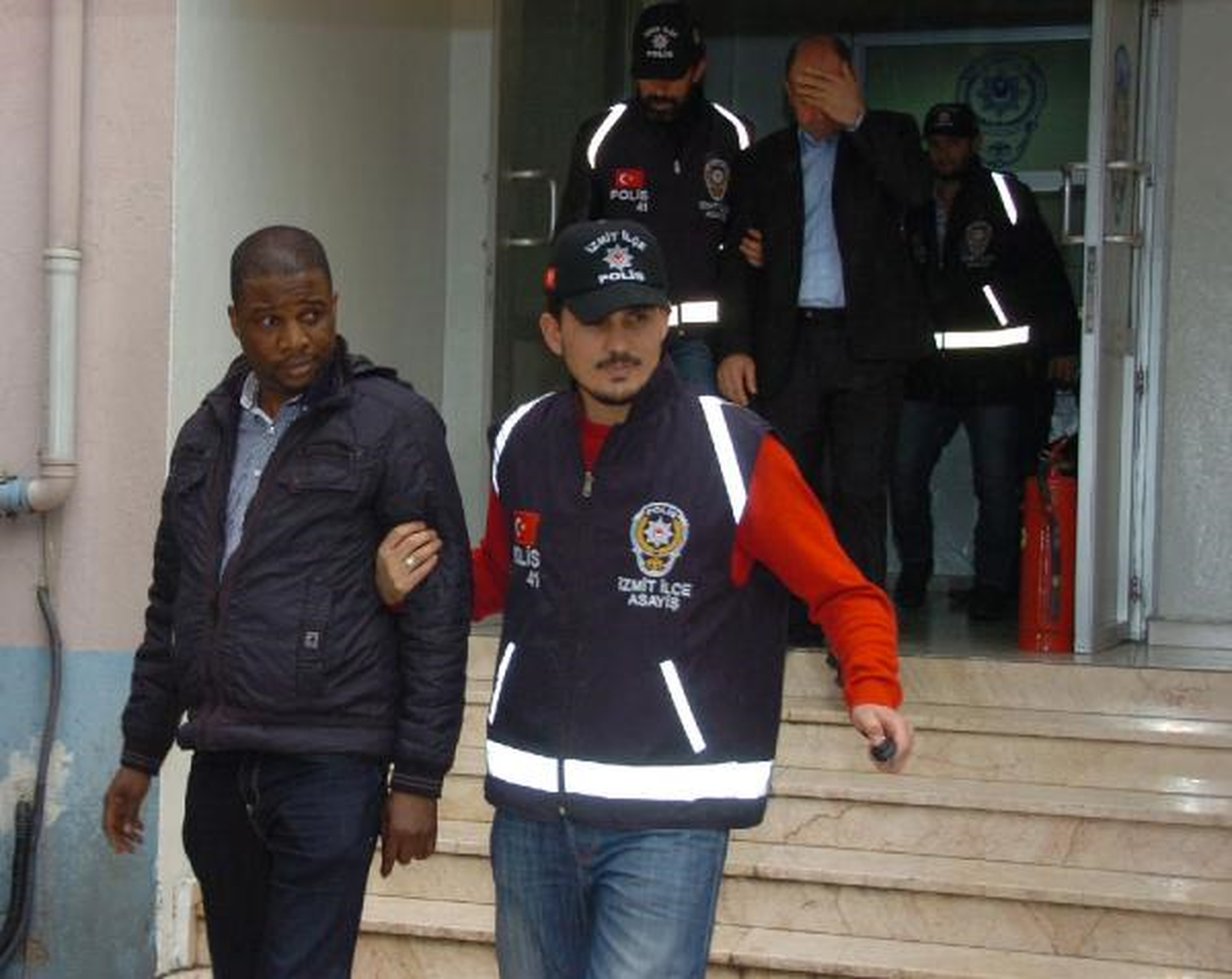 Sahte Dolar Kağıtları ile Yakalanan 4 Kişi Gözaltına Alındı