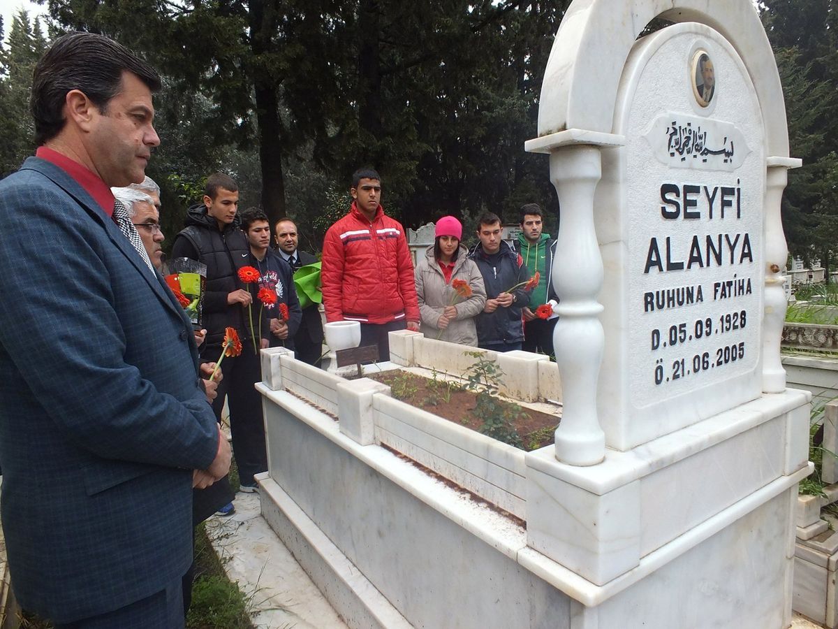 Seyfi Alanya Mezarı Başında Anıldı