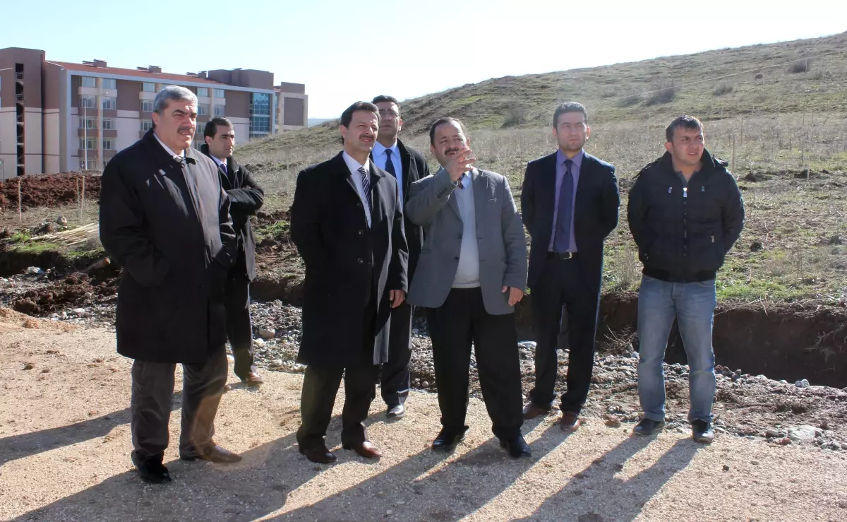 Siirt Üniversitesi Kezer Yerleşkesi\'nde Ağaçlandırma Çalışmaları