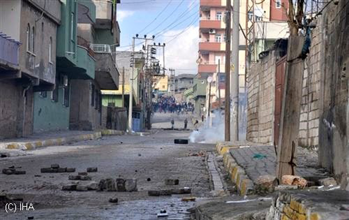Silopi\'de Göstericiler Polis Noktasına Saldırdı