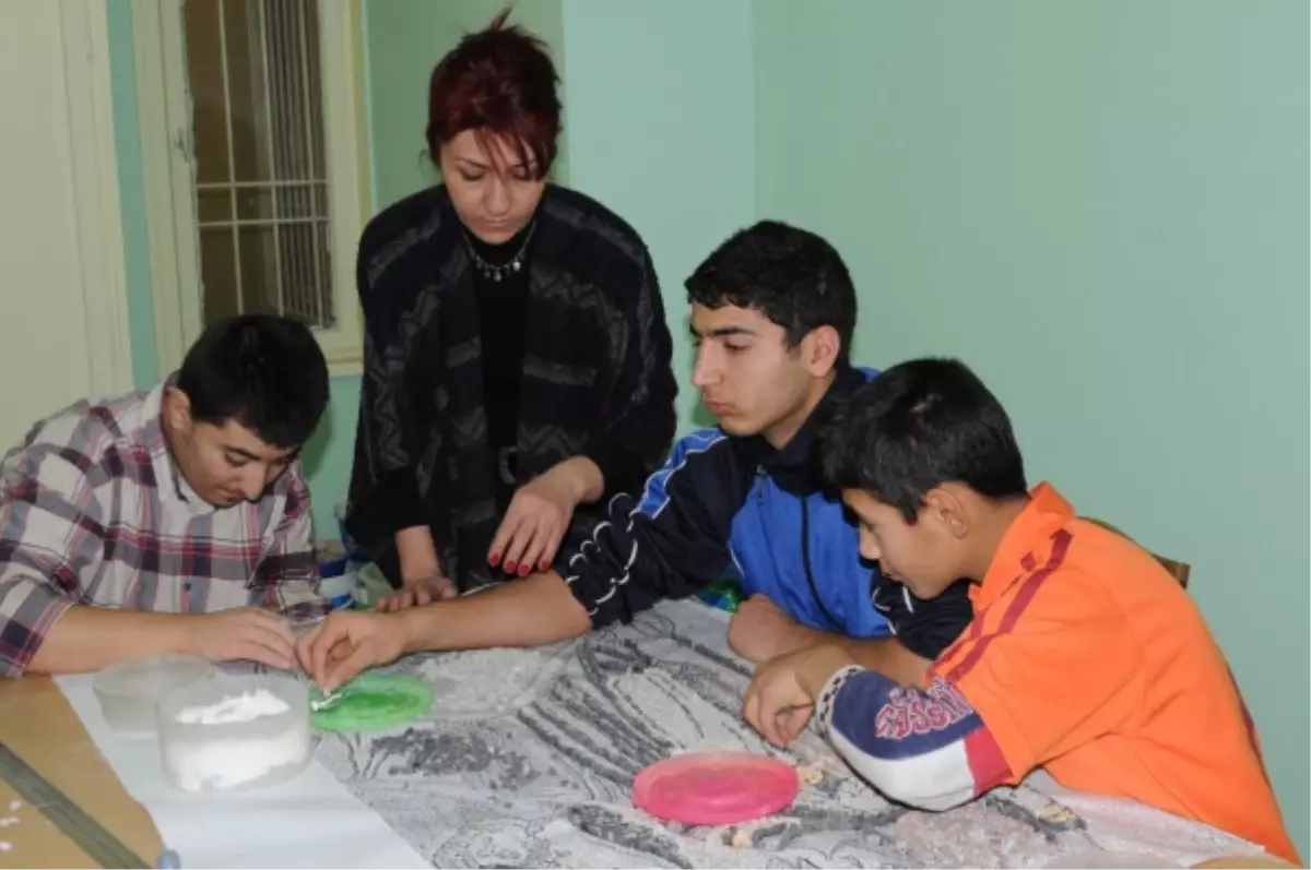 Sokaktan Yaşamın Zirvesine Çıkarıyor