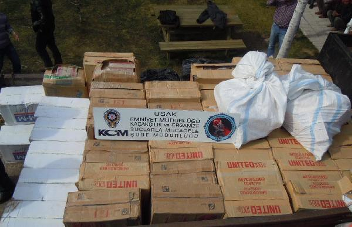 Tır\'da 50 Bin Paket Kaçak Sigara Ele Geçirildi