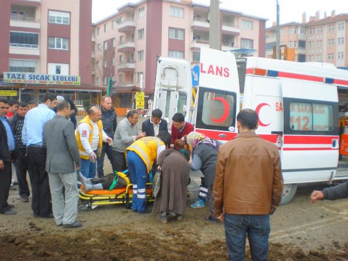 Tır\'ın Çarptığı Traktörün Sürücüsü Ağır Yaralandı