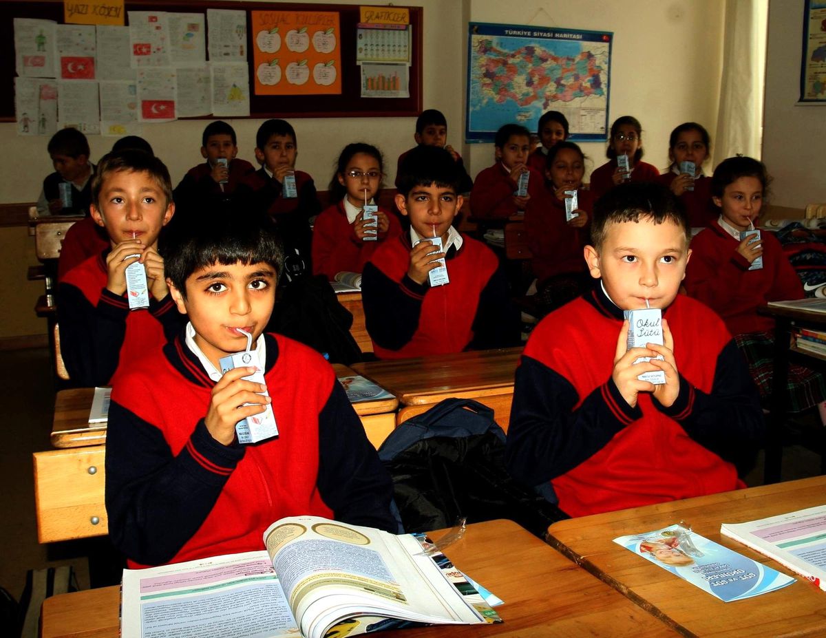 Uşak\'ta Okullarda Süt Dağıtımı Başladı
