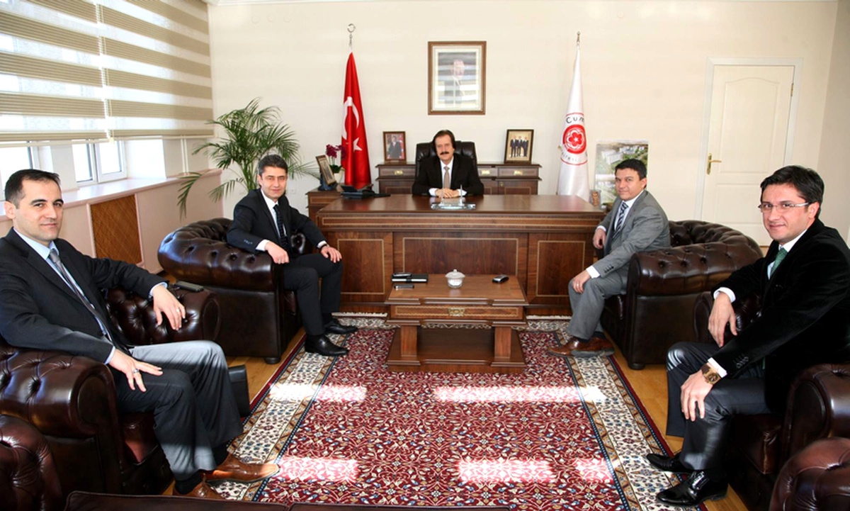 Vakıfbank Bölge Müdürü Kaya\'dan Rektör Kocacık\'a Ziyaret