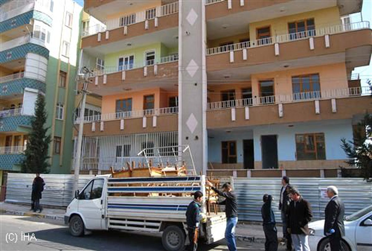 Yeni Bina Çökme Tehlikesiyle Boşaltıldı