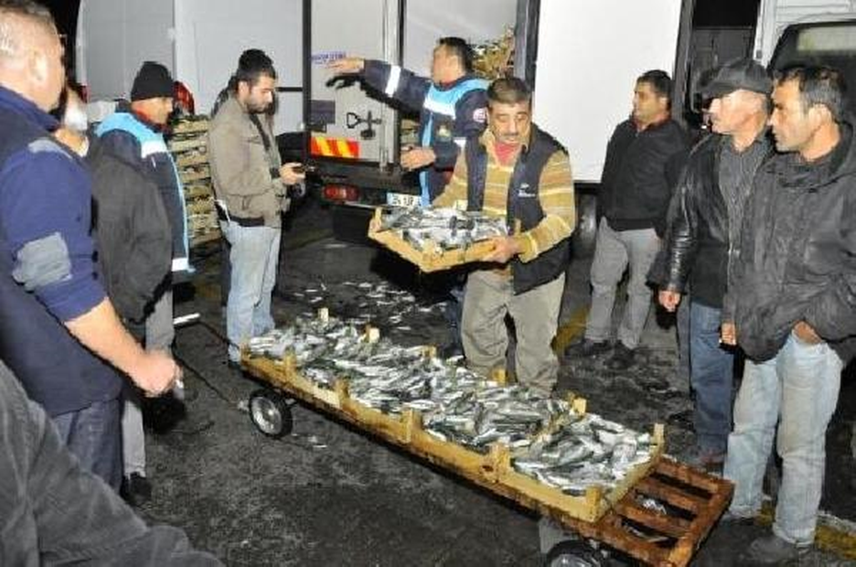 105 Korsan Balıkçı Teknesine El Konuldu