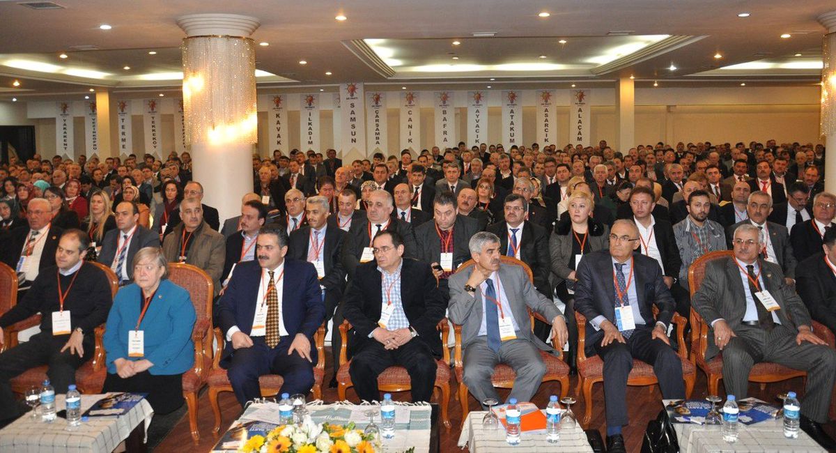 AK Parti\'li İpek: "Çare Başkanlık Sistemi"