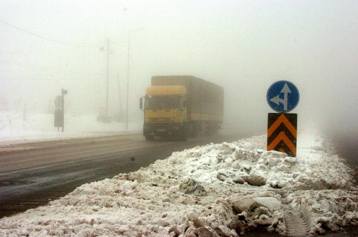 Bolu Dağı\'nda Kar ve Sis Ulaşımı Etkiledi