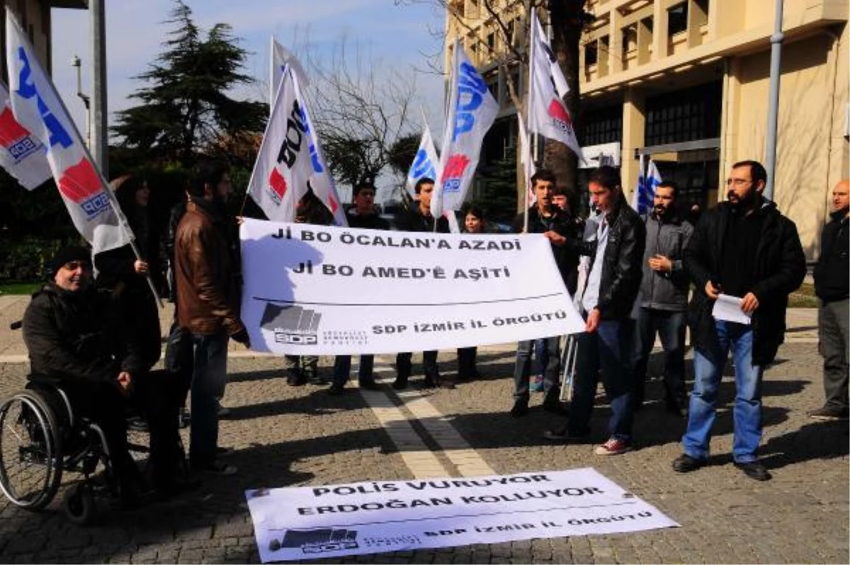 Diyarbakır\'daki Gencin Ölümüne İzmir\'de Protesto