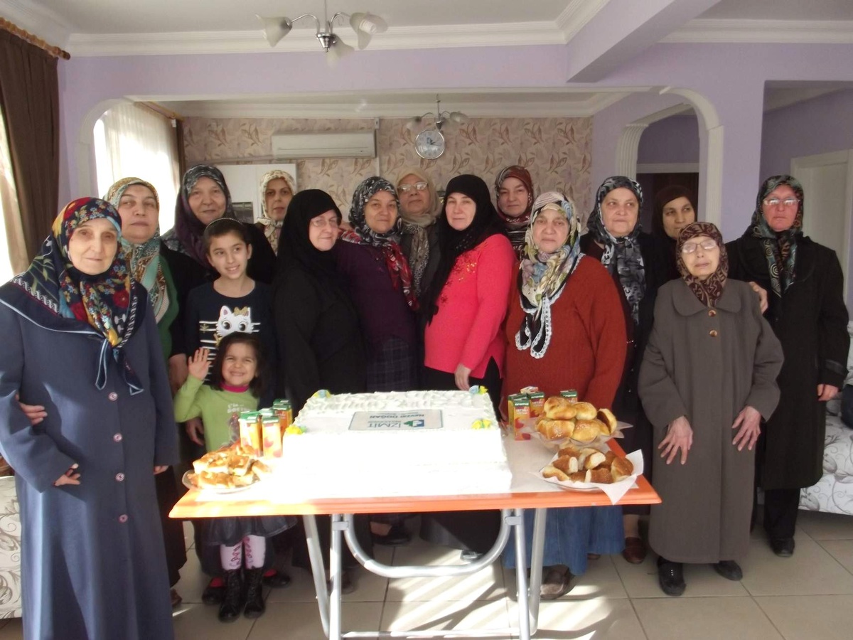 Emekliler İçin Toplu Doğum Günü Kutlaması