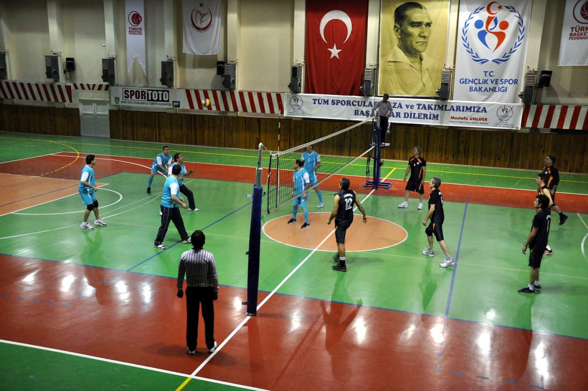 Kardelen Koleji Veteranlar Takımı İlk Maçında Galip Geldi