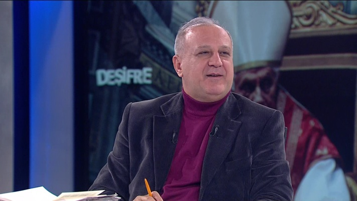 Kurtoğlu\'ndan Papa\'nın İstifasına Çarpıcı Yorum