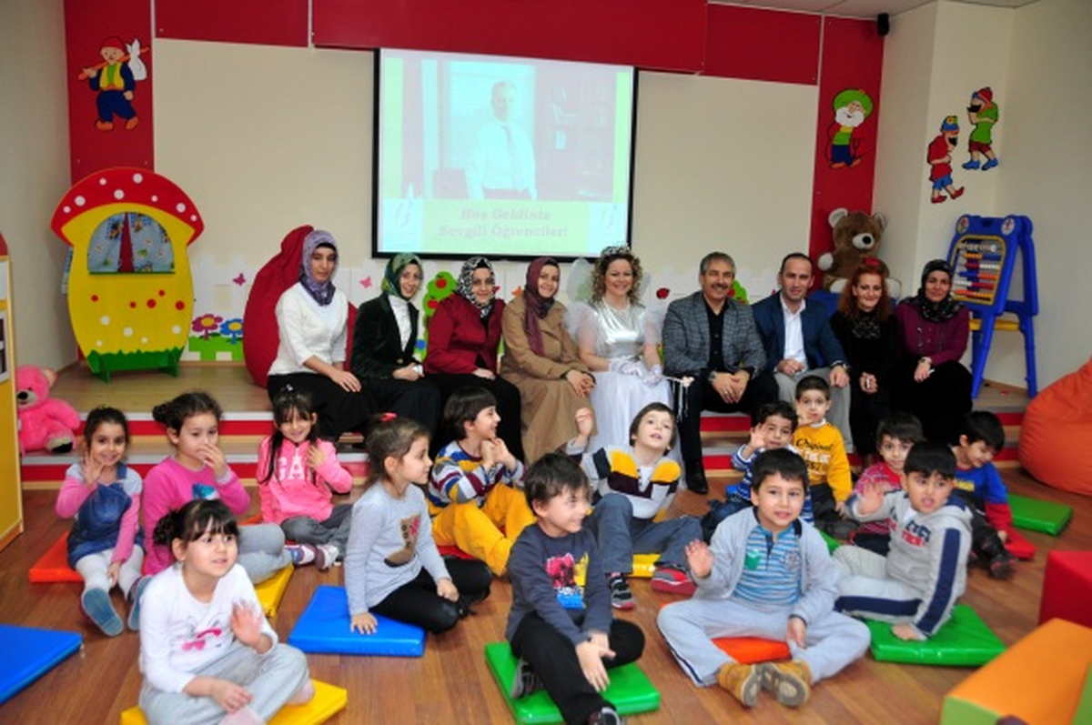 Miniklerin "Öykü\'\' Saatleri Kütüphanede Geçiyor