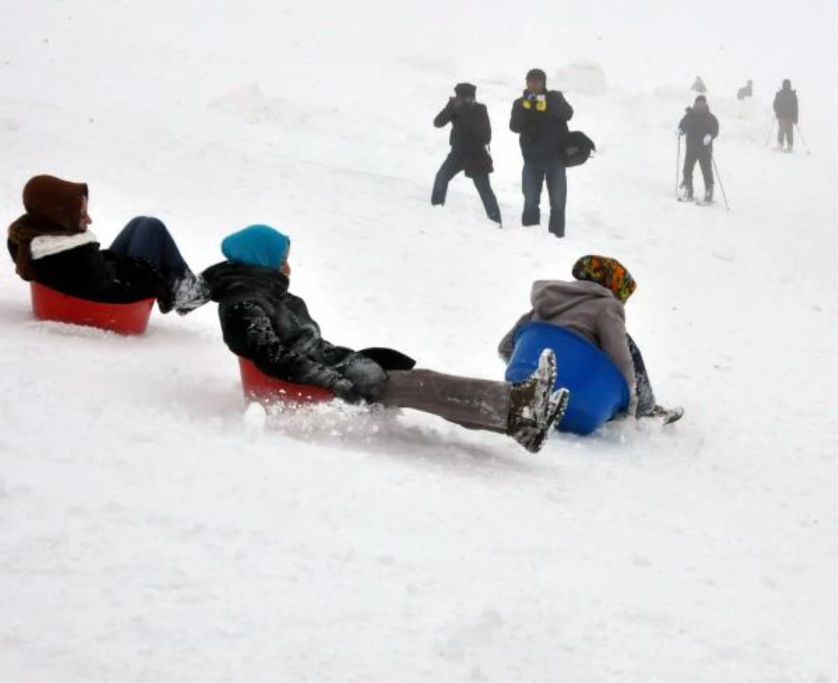 Nemrut Kayak Merkezi\'nde Kar Festivali