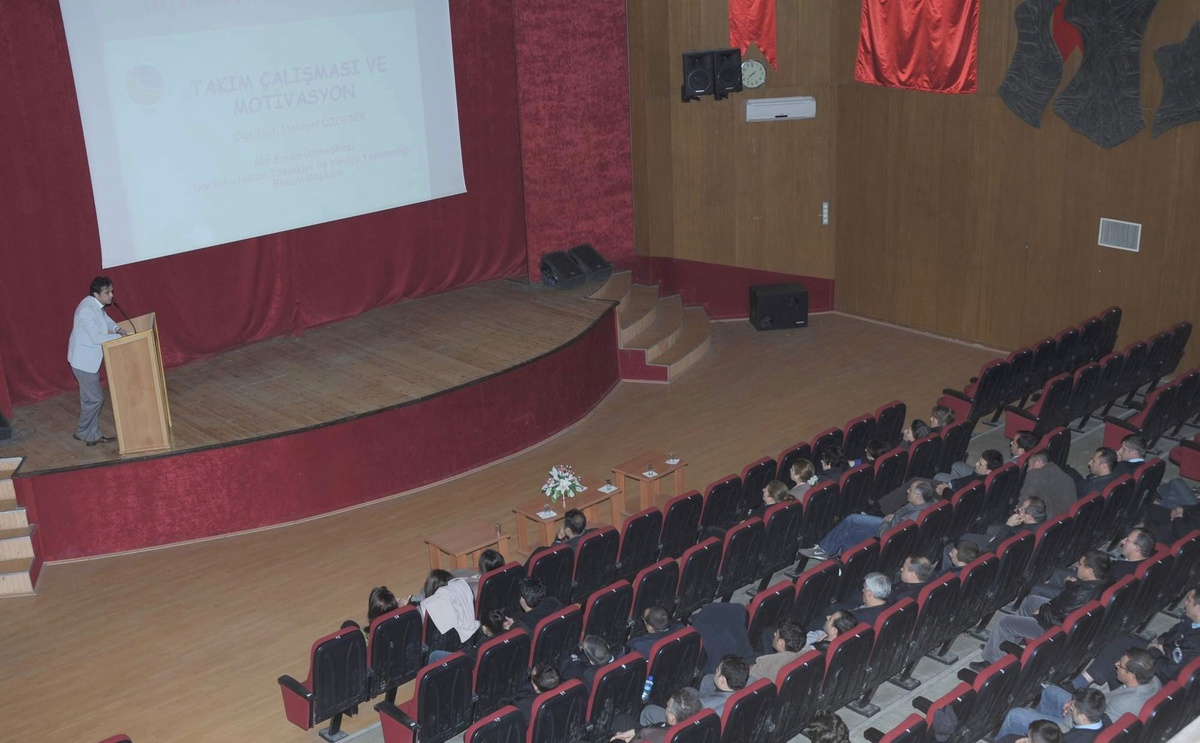 Özdemir\'den "Takım Çalışması ve Motivasyon" Konferansı