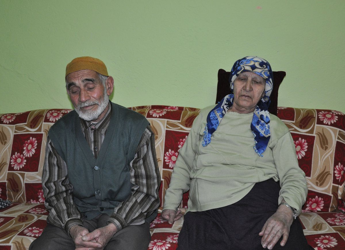 Yaşlı Kadını Bayıltıp Bileziklerini Çaldılar