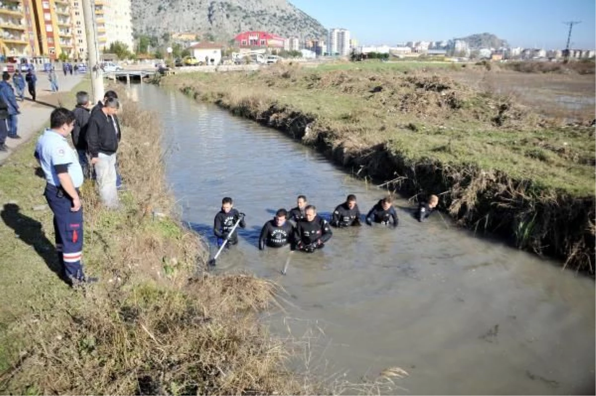 Sele Kapılan Küçük Irmak\'ı Arama Çalışmaları Sürüyor (2)