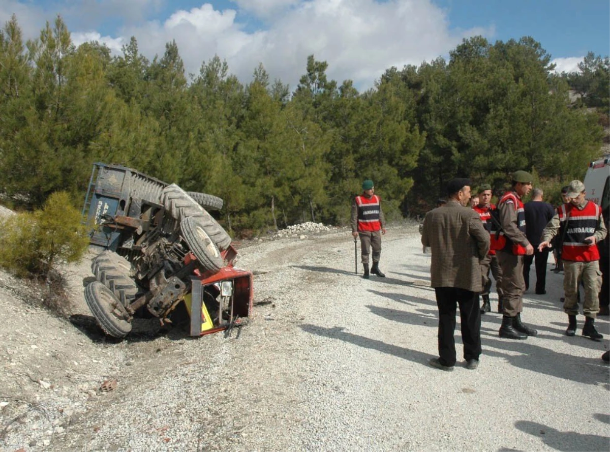 Selendi\'de Traktör Kazası: 1 Ölü, 3 Yaralı