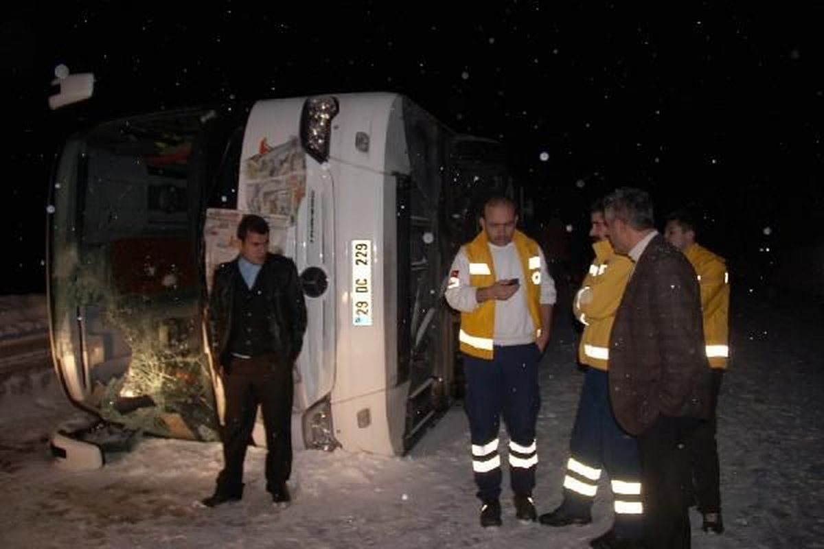 Sivas\'ta Otobüs Devrildi: 12 Yaralı