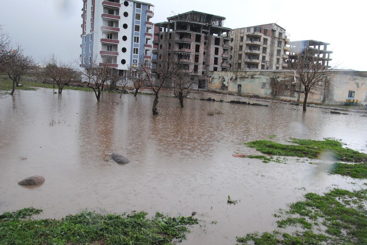 Siverek\'te Tarım Arazileri Sular Altında Kaldı