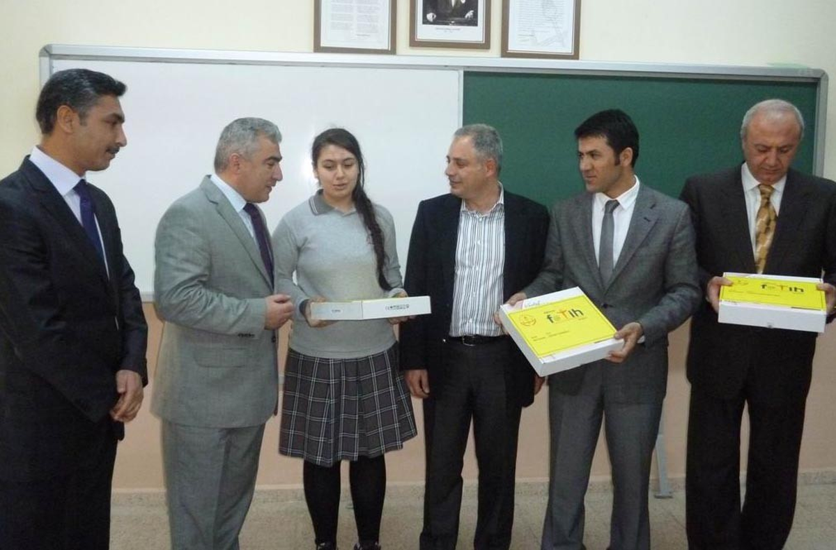 Tablet Bilgisayarlar Dağıtıldı