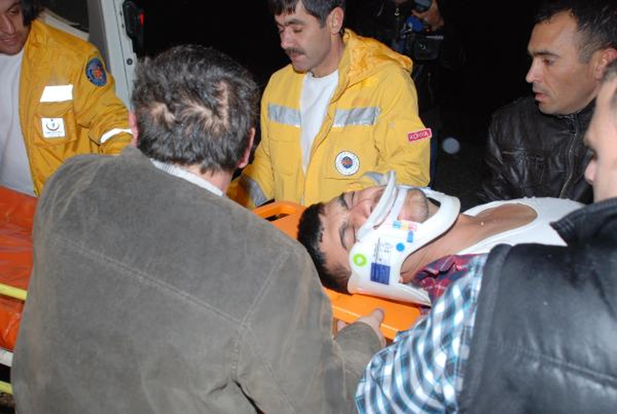 Tonlarca Buğday Karayoluna Döküldü