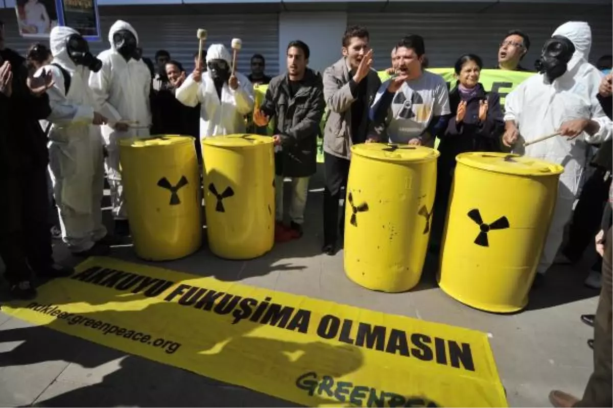 Varillerle Müzik Yapıp Nükleer Santrali Protesto Ettiler