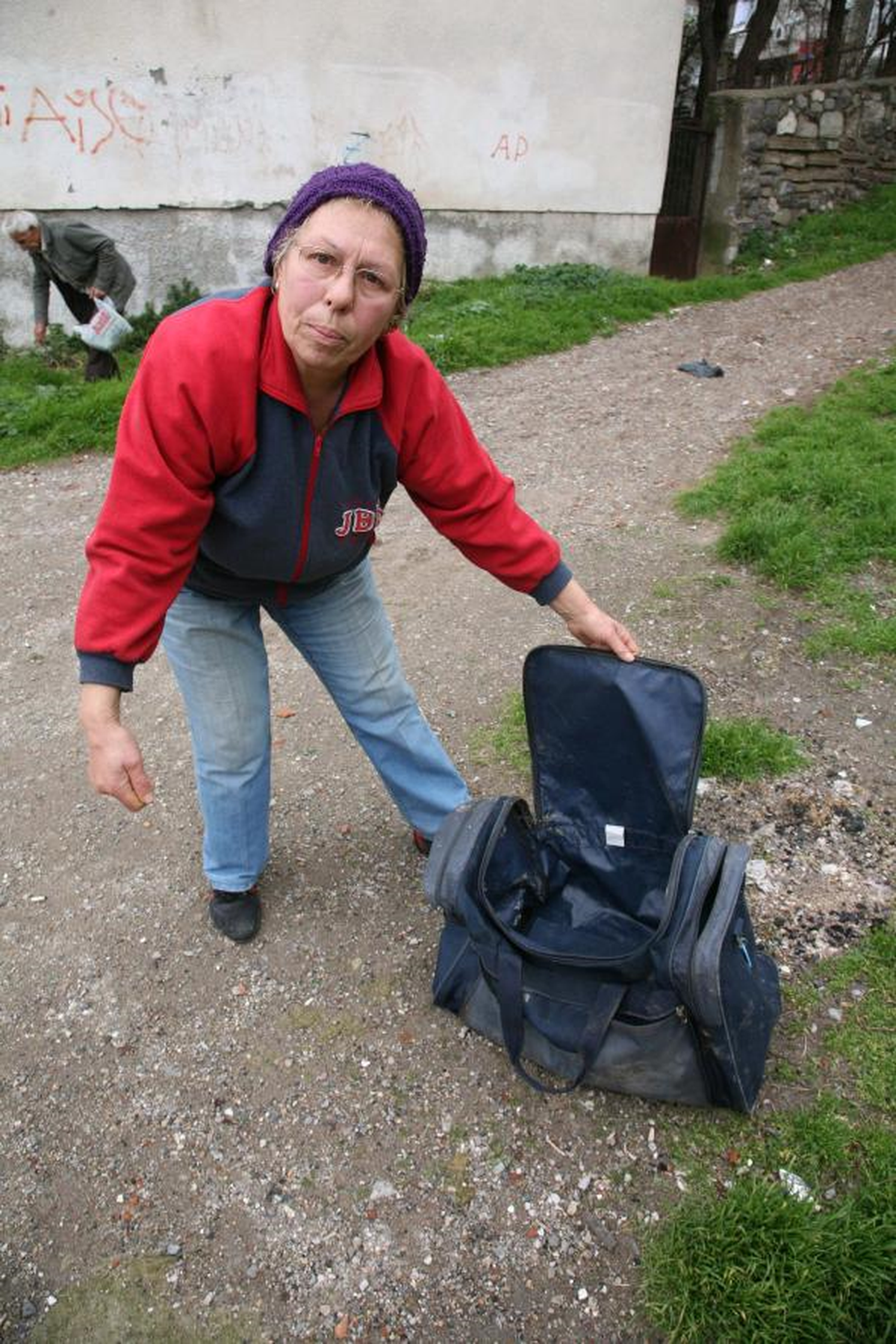 Yaralı Pitbull Köpeği Çantaya Koyup Ölüme Terk Etti