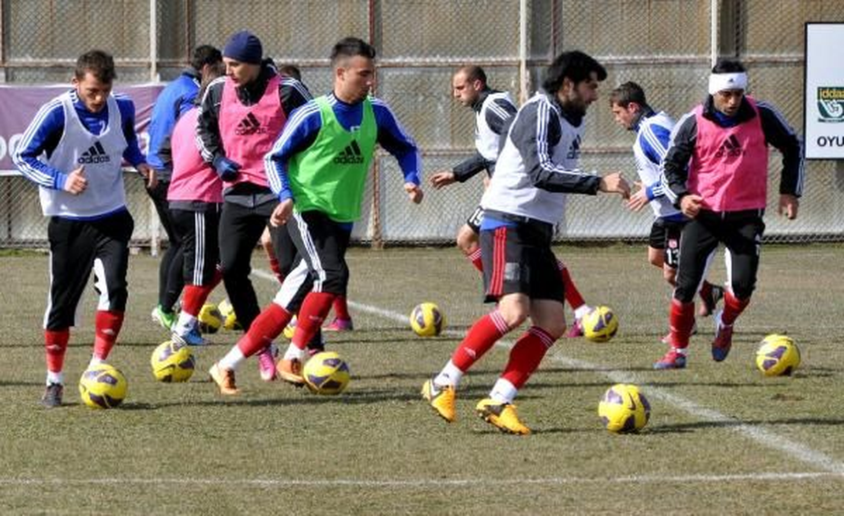 Yiğidolar, Kasımpaşa\'ya Yan Bakıyor