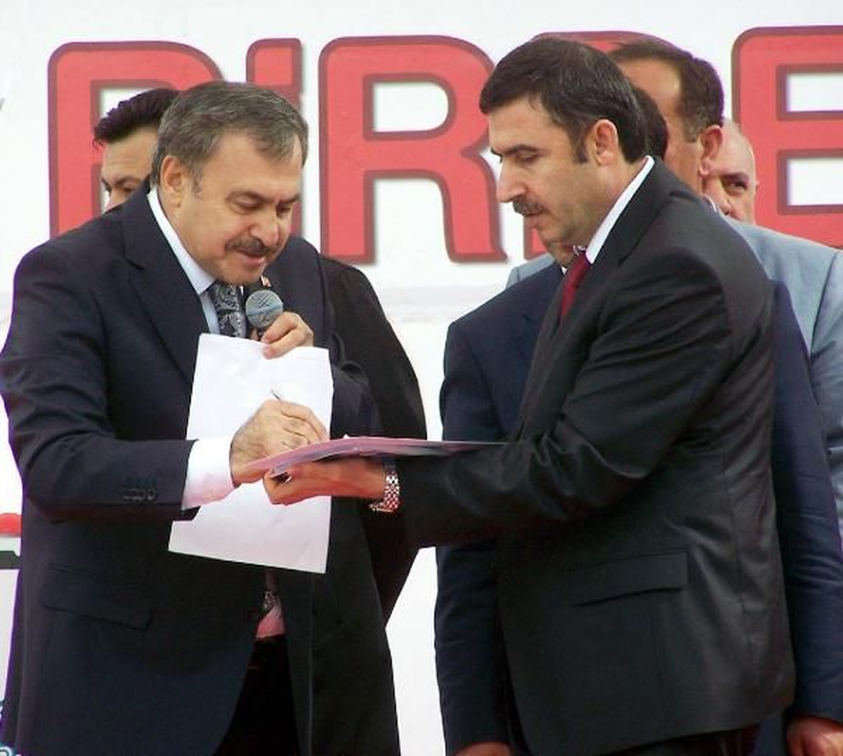 Bakandan Plaket Yerine Fidan Önerisi