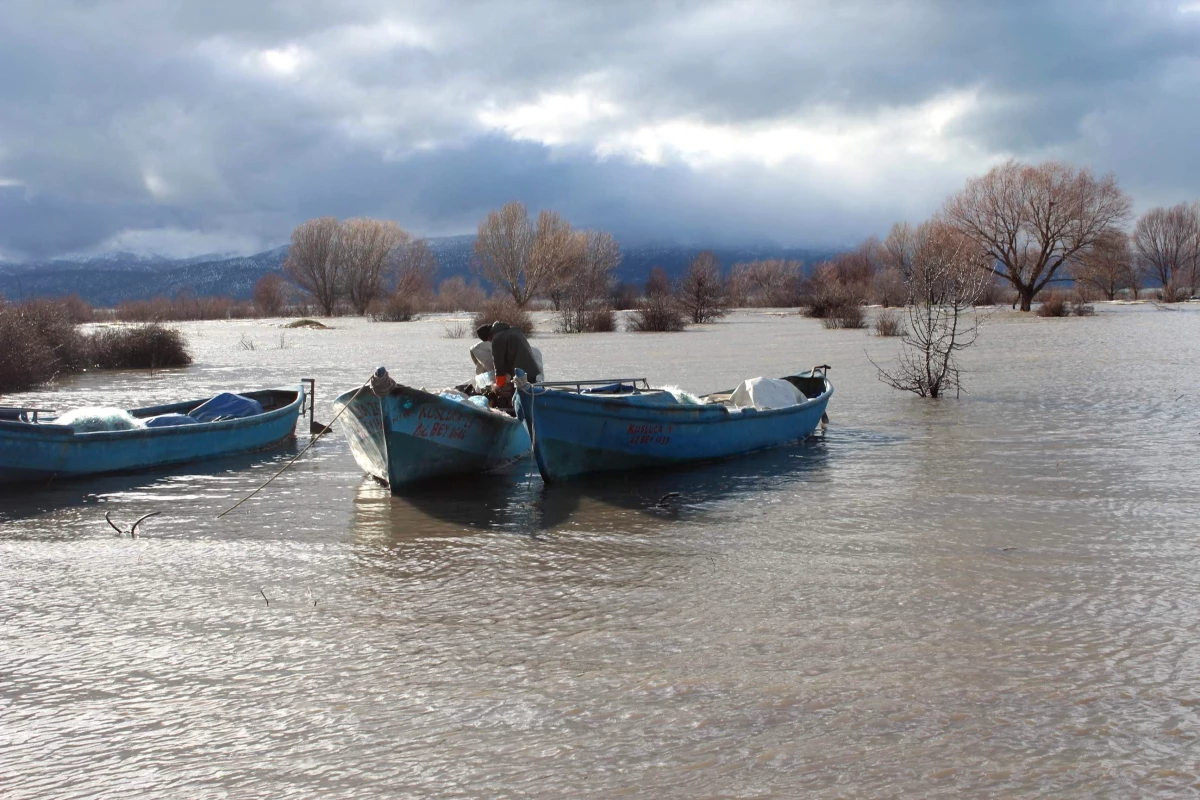 Beyşehir Gölü\'nün Yükselen Suları Köylüleri Korkutuyor