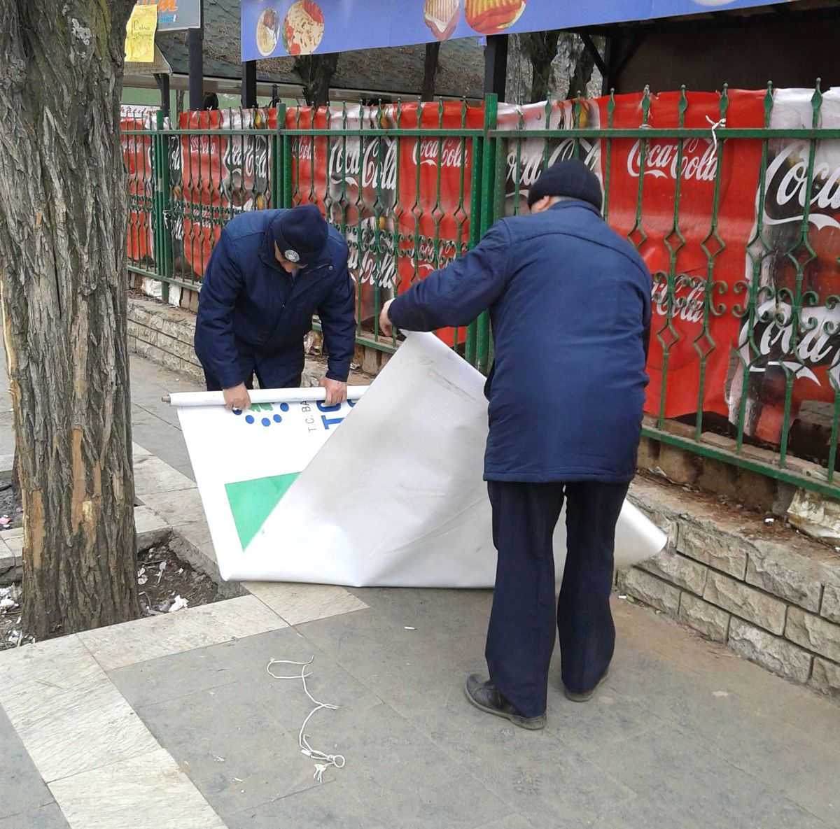 Bingöl Belediyesi\'nin Reklam Afişlerine Saldırı