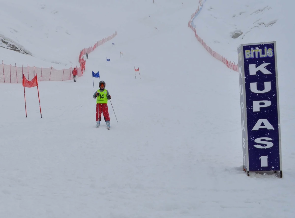 Bitlis\'te "Valilik Kupası" Kayak Yarışları