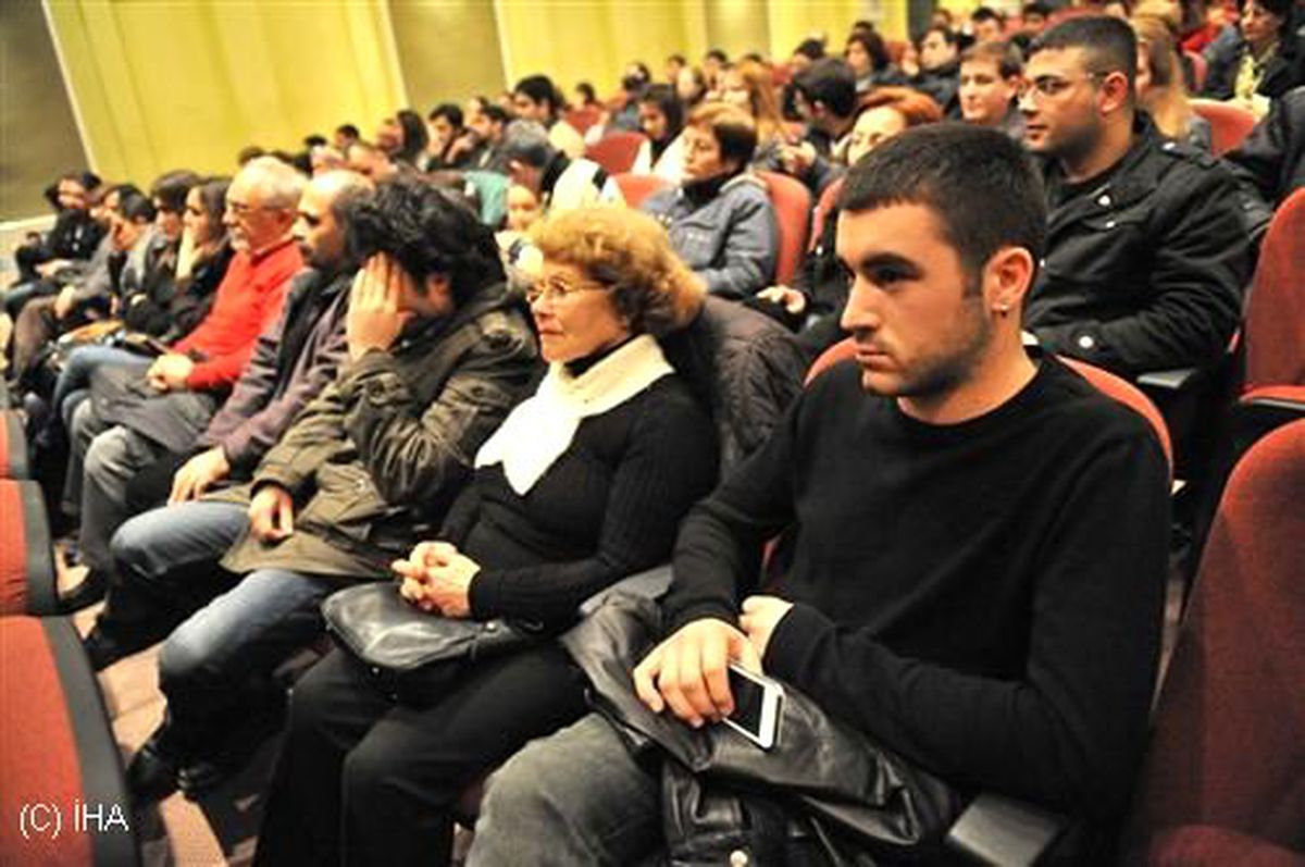 Can Yücel Dizeleri Buca\'da Sevenleriyle Buluştu