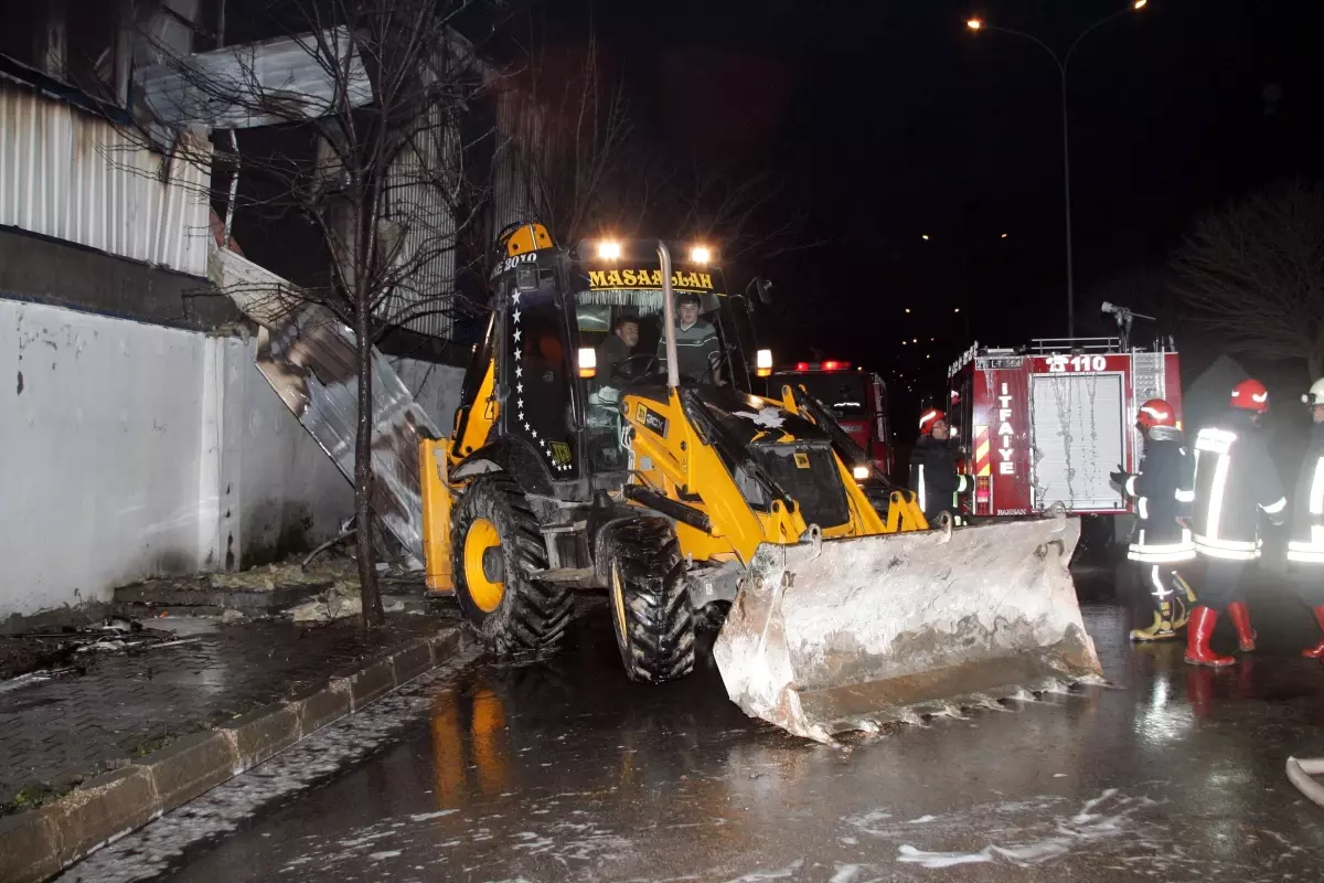 Gaziantep\'teki Fabrika Yangını Devam Ediyor