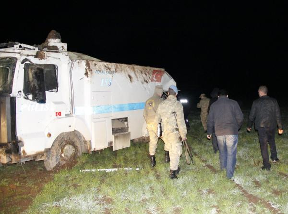 Polis Aracı Devrildi: 2 Polis Yaralı