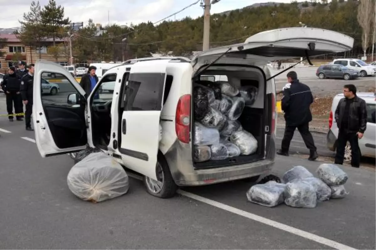 Polisin \'Dur\' İhtarına Uymayan Araçtan 160 Kilo Esrar Çıktı