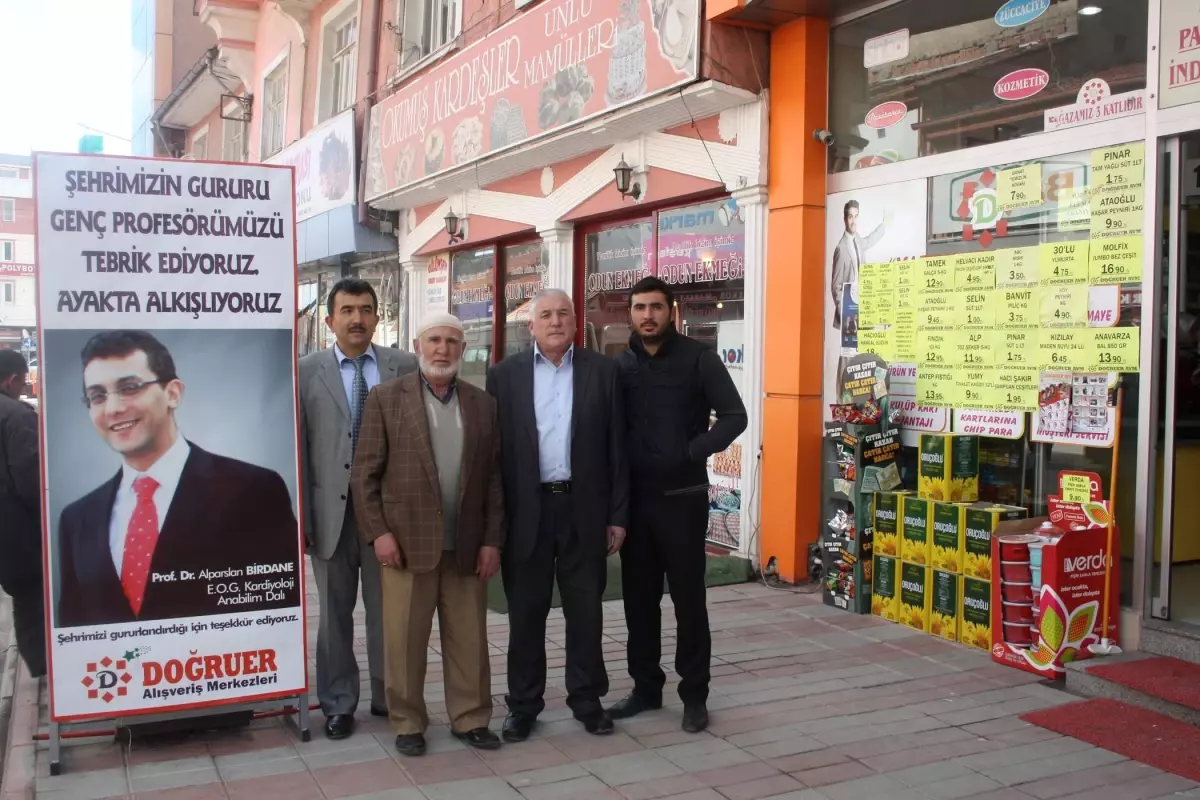 Profesör Oldu, Esnaf Pankart Hazırladı