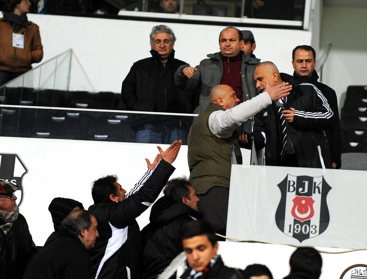 Samet Aybaba\'nın Yeğenini Dövdüler