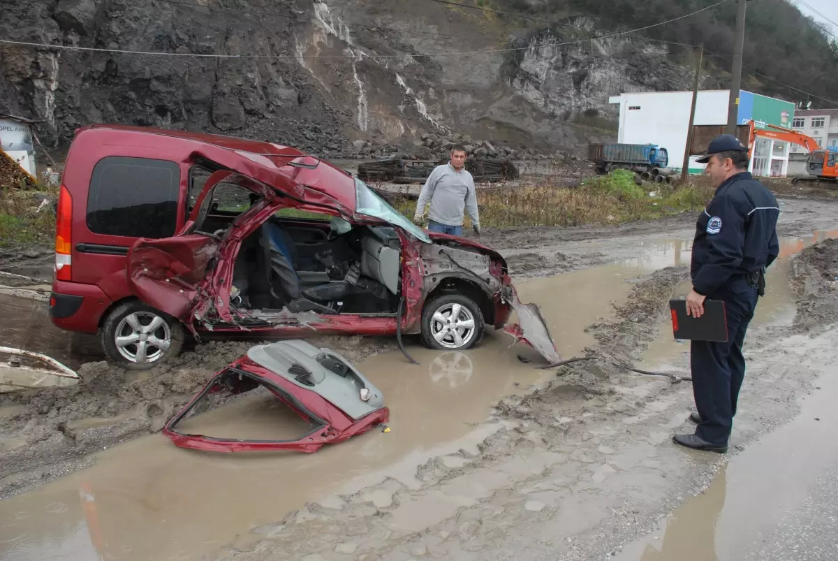 Samsun\'da Trafik Kazası: 1 Ölü, 3 Yaralı