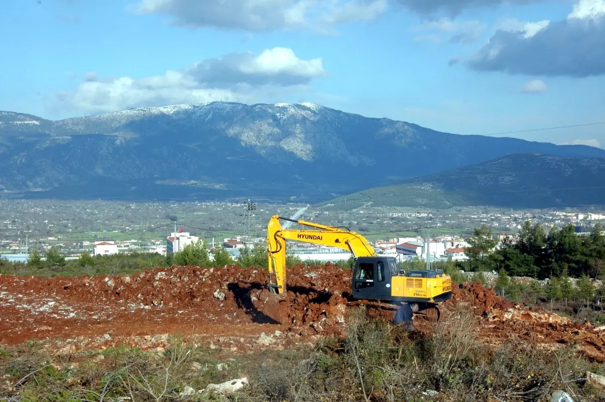 Tıp Fakültesinde İlk Kazma Vuruldu