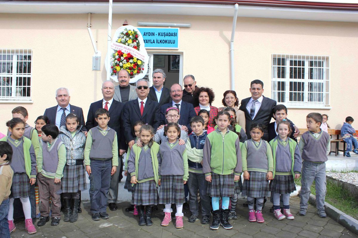 Yaylaköy Okuluna Hayırseverlerden Kütüphane