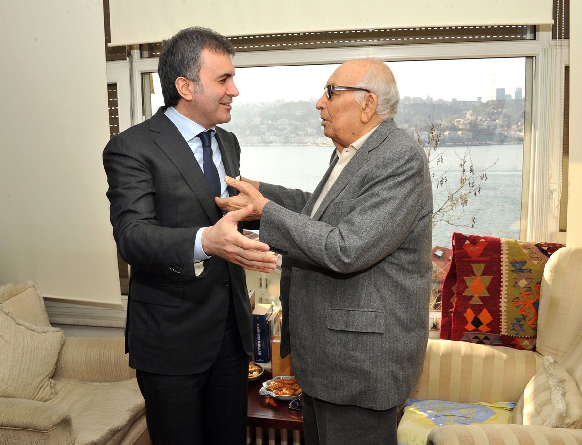 Bakan Çelik, Yaşar Kemal\'i Ziyaret Etti