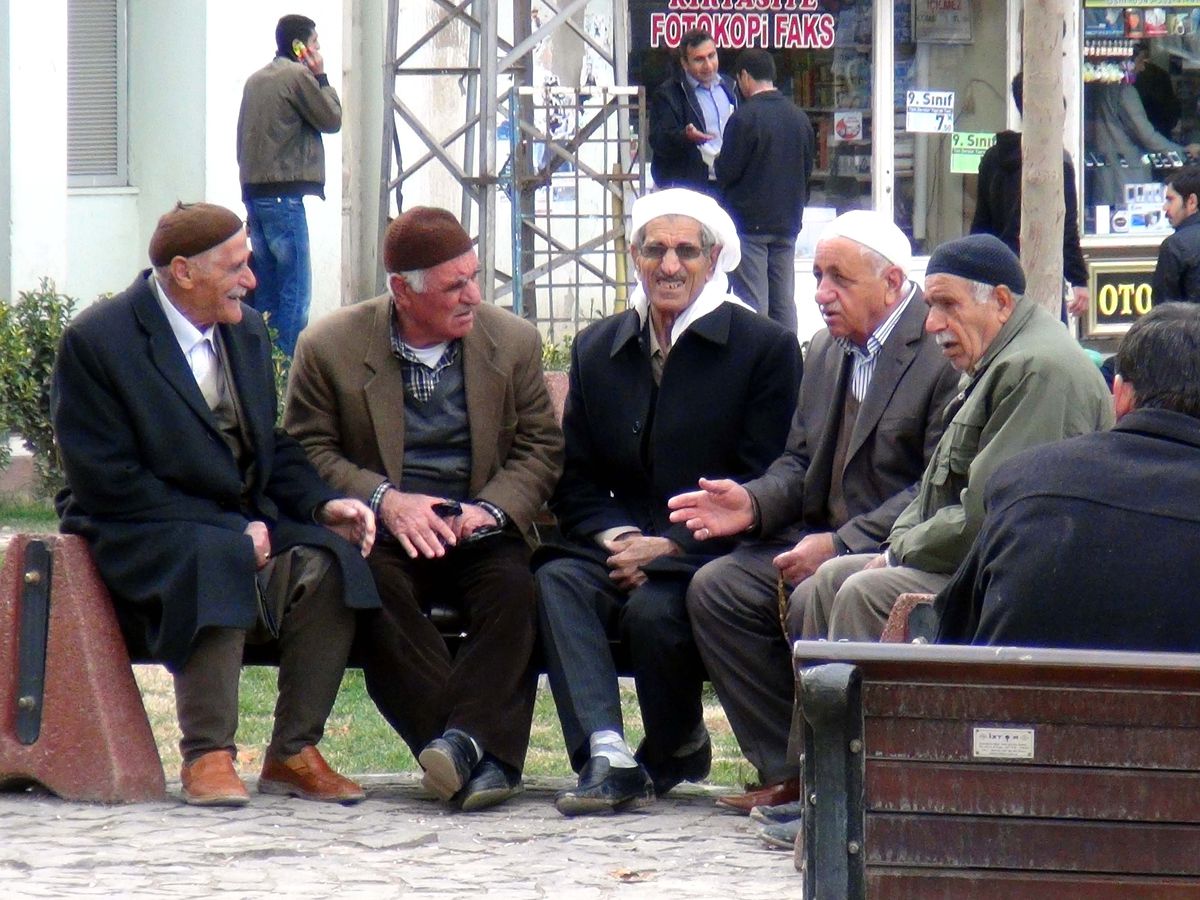 Başbakan\'ın Cuma Namazında Türkçe Kürtçe ve Arapca Hutbe Verilebileceği Müjdesine Vatandaşlardan...