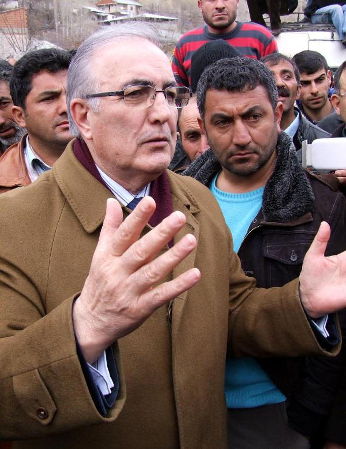 CHP\'li Öğüt, Kuran ve Bayrağa El Bastı, \'Makarnayı Ben Getirmedim\' Dedi