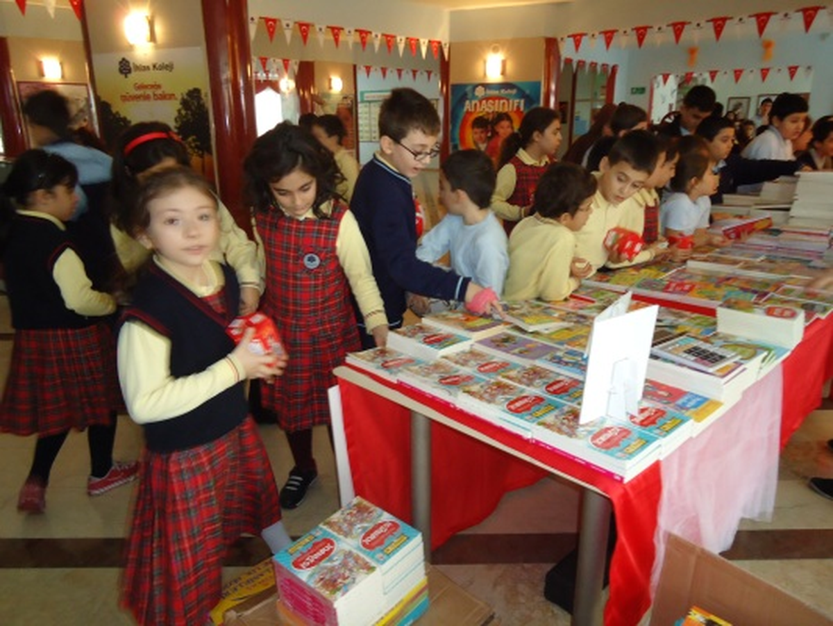 Çocuklara Ayda 100 Bin Kitap Okuttu