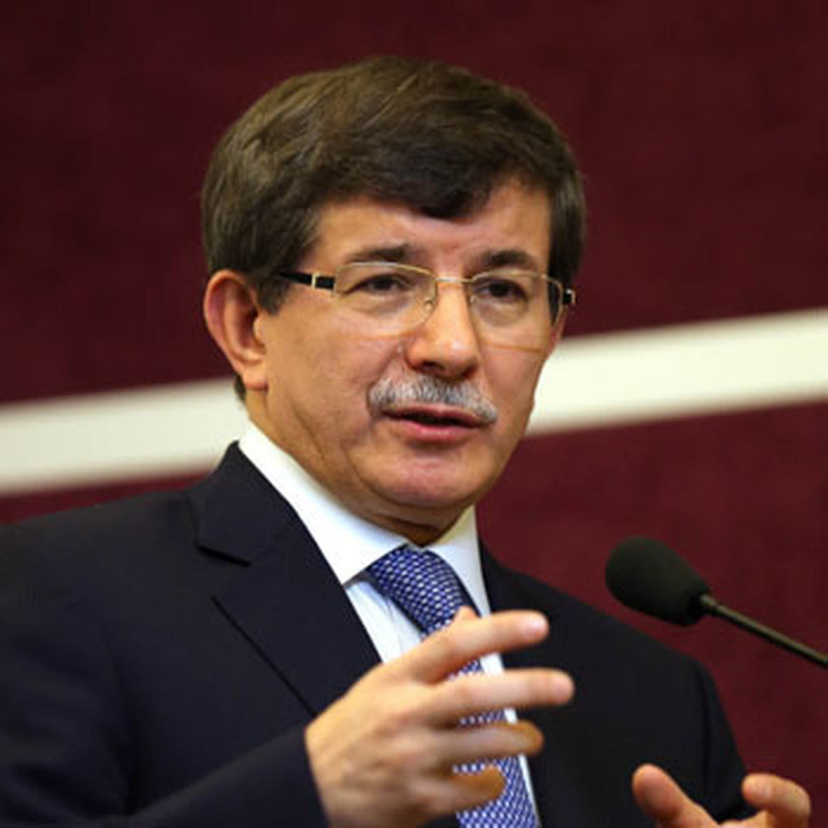 Dışişleri Bakanı Ahmet Davutoğlu, Muhalif ve Devrimci Güçler Ulusal Koalisyonu Başkanı Muaz...