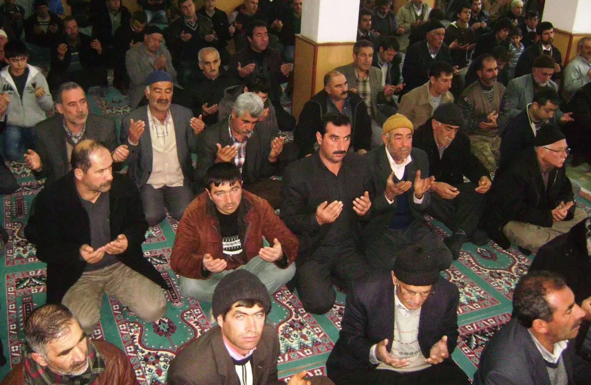 Erkenek'te Toplu Yemek Verildi